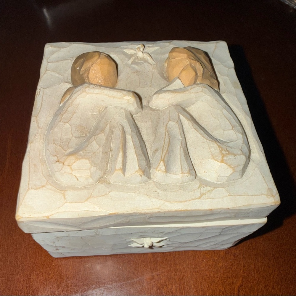 Willow Tree (Susan Lordi) Friendship Trinket Box with Carved Figures